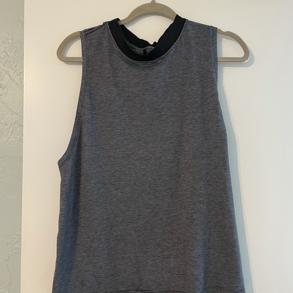 Lululemon size 8 womens boyfriend tank top
